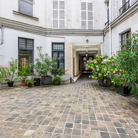 Amazing 2p - Place Saint Georges/ Martyrs * Paris